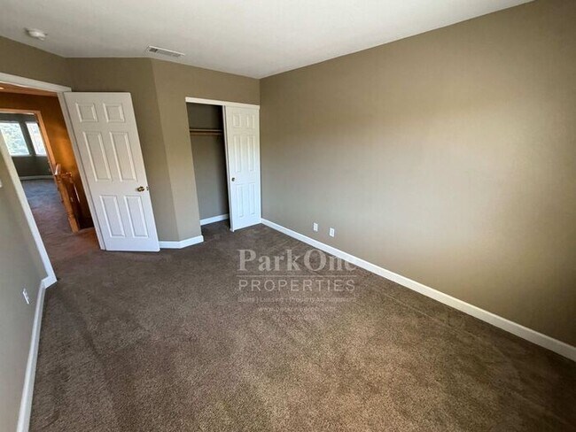 Building Photo - Updated Townhouse in Clayton Available for Lease now!