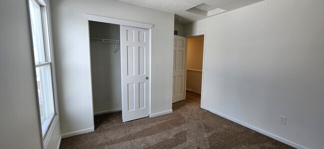 Building Photo - 431 Wheatfield Dr