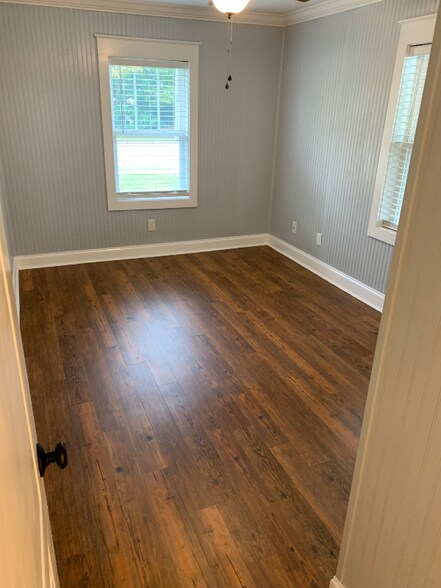 Building Photo - 933 W Home Ave