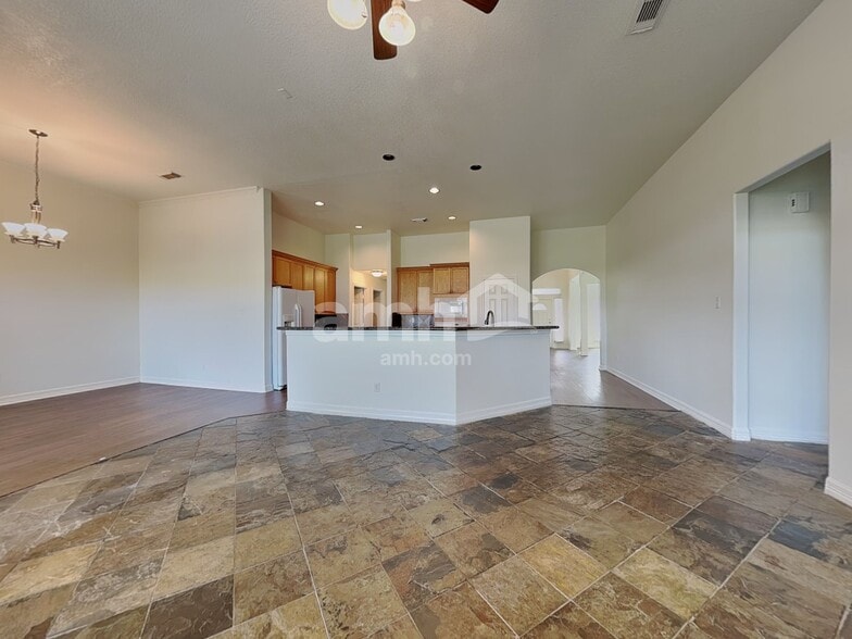 Building Photo - 7722 Heron Lakes Dr