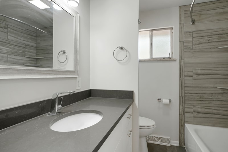 Building Photo - 1390 W Berry Dr