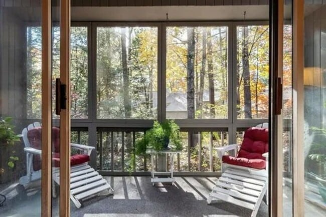 Building Photo - Large 2 Bed/2.5 Bath Condo | Private Back Deck | Washer and Dryer and More!