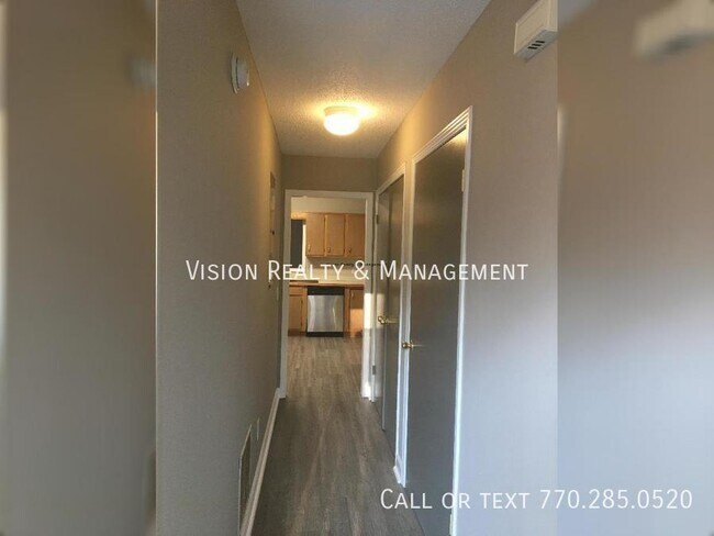 Building Photo - 3BR/2BA Duplex Home
