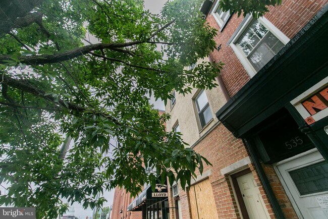 Building Photo - 535 E Girard Ave