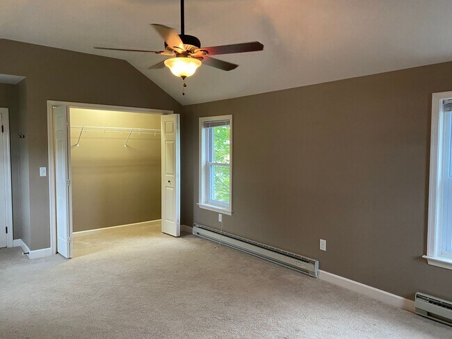 Building Photo - Coming soon! 4 Bedroom Farmhouse for Rent in Shippensburg