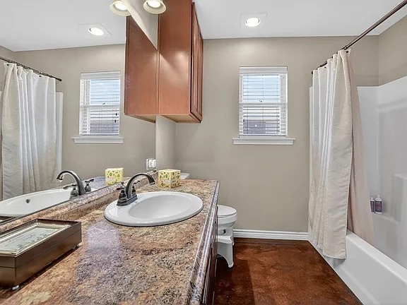 Building Photo - Comfy 4-Bed Midland Home with all appliances, backyard, attached garage, 6 min to grocery store