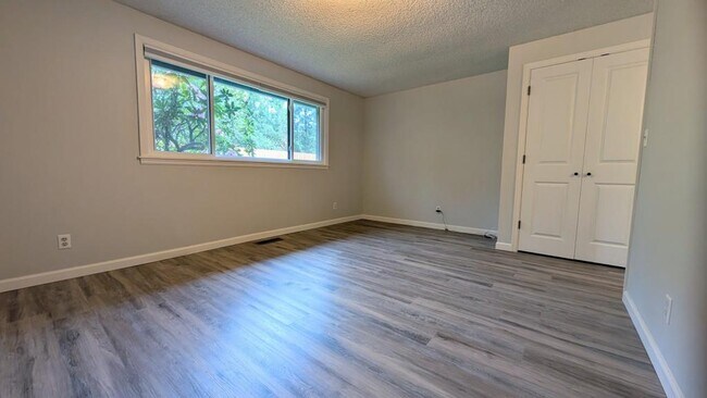 Building Photo - 12935 SW Conestoga Dr