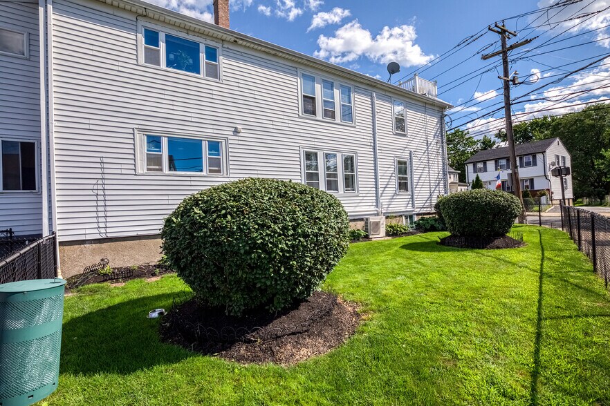 side yard - dog area - 336 Riverside Ave