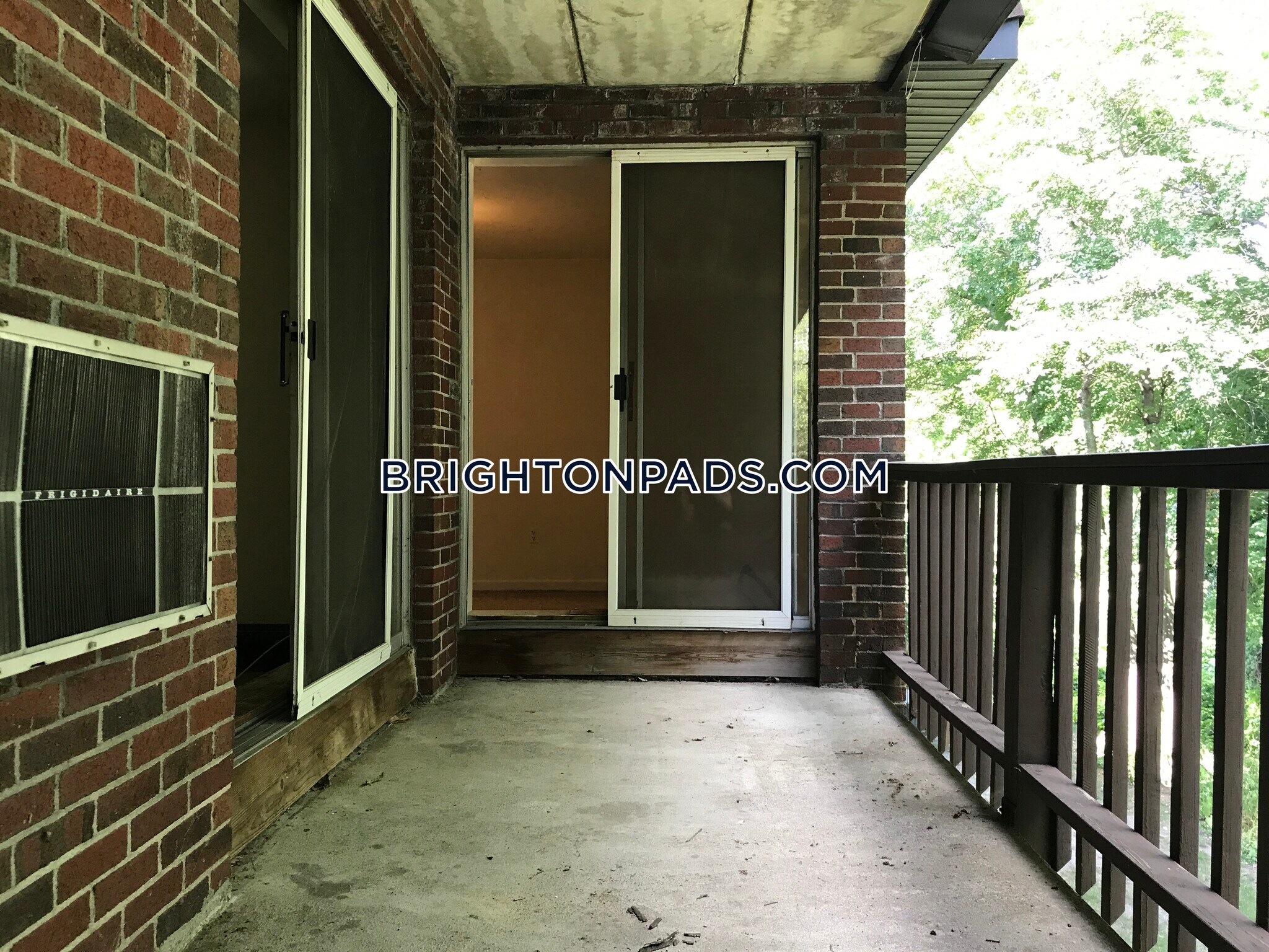 Building Photo - 144 Kenrick St