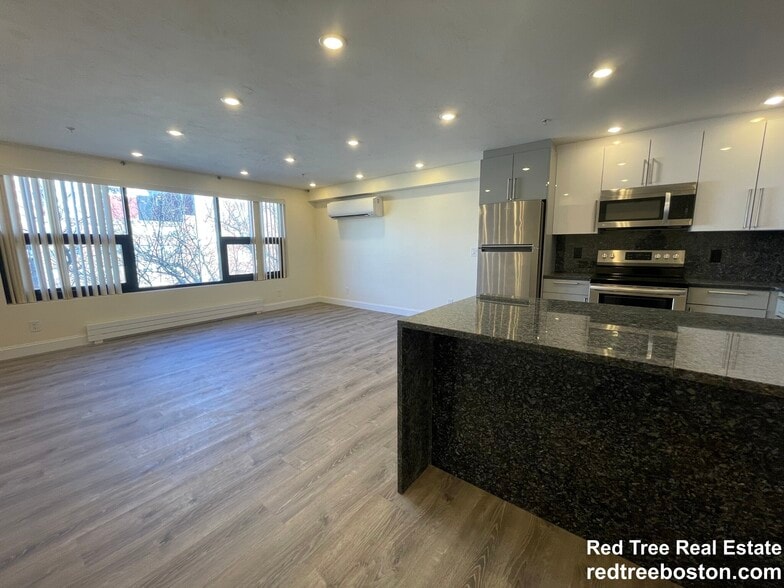 Building Photo - 1028a Commonwealth Ave