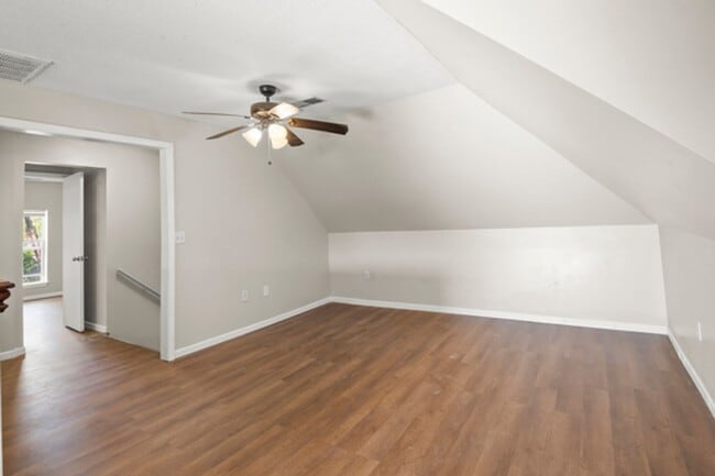 Building Photo - 121 E North St