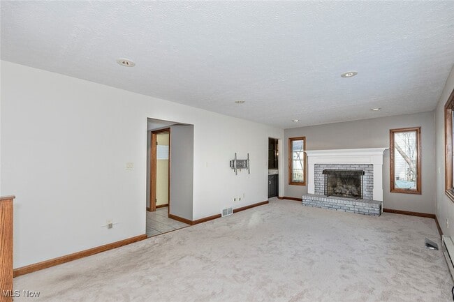 Building Photo - 6235 Sunnywood Dr