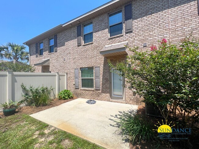 Building Photo - Reserve Pointe Townhome with Community Pool!
