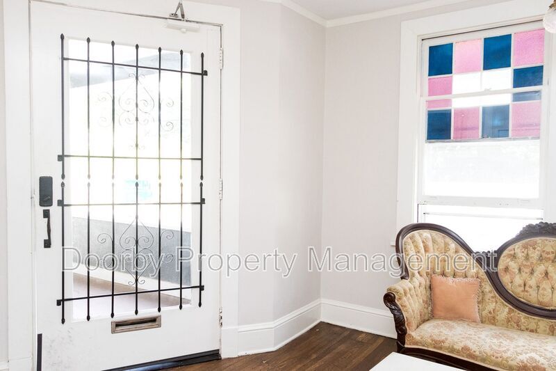 Building Photo - 621 Fortwood Pl