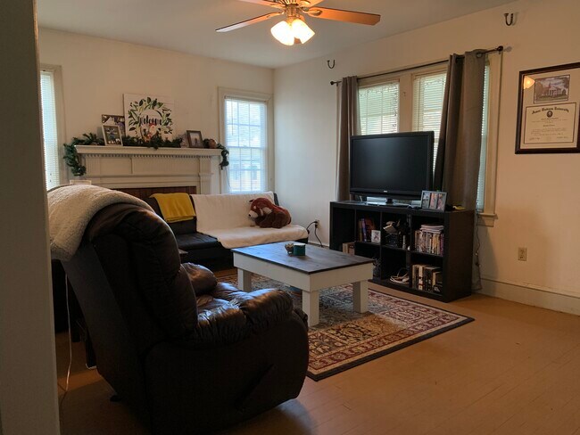 Building Photo - 303 S Virginia St