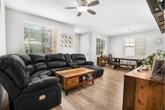 Building Photo - Beautiful 5 Bedroom Custom-Built Home in C...