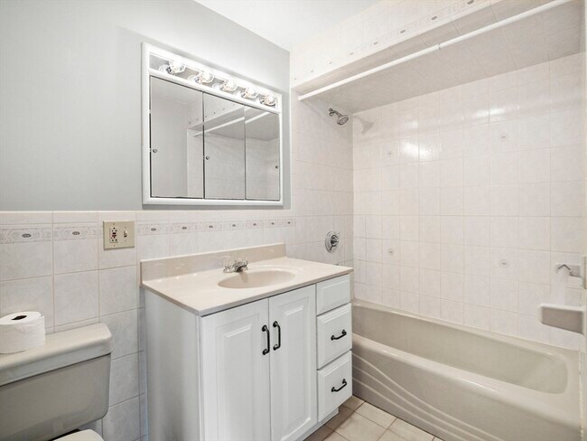 Building Photo - 69 Stowers St