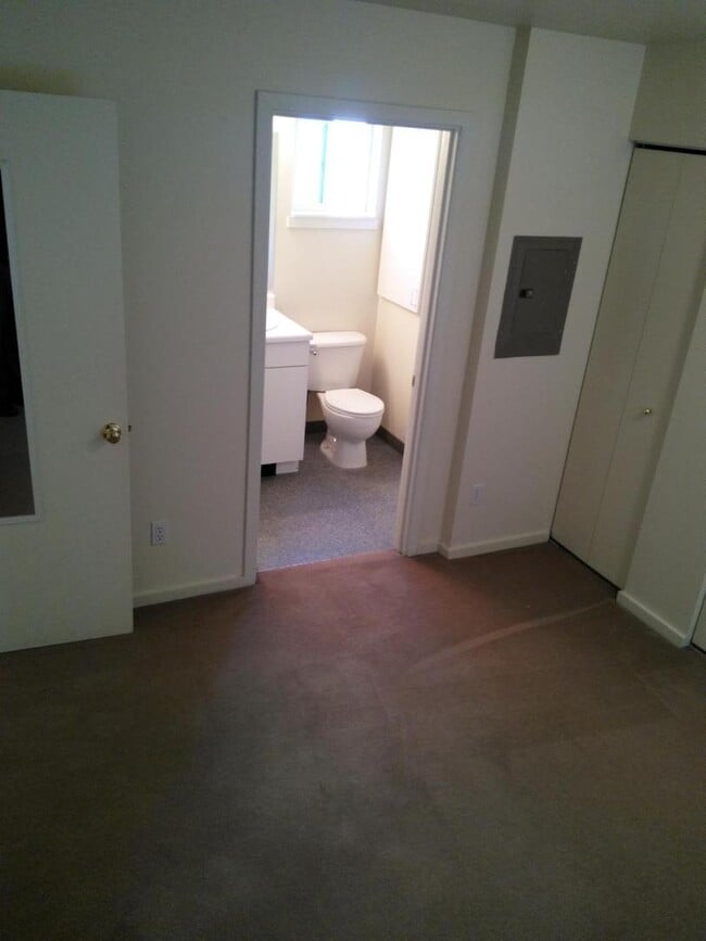 Building Photo - (560) 21st Street Duplex - 2 Bedroom / 2 Bathroom