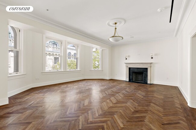 Building Photo - 4 E 64th St