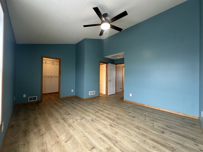 Building Photo - 405 Village Pkwy