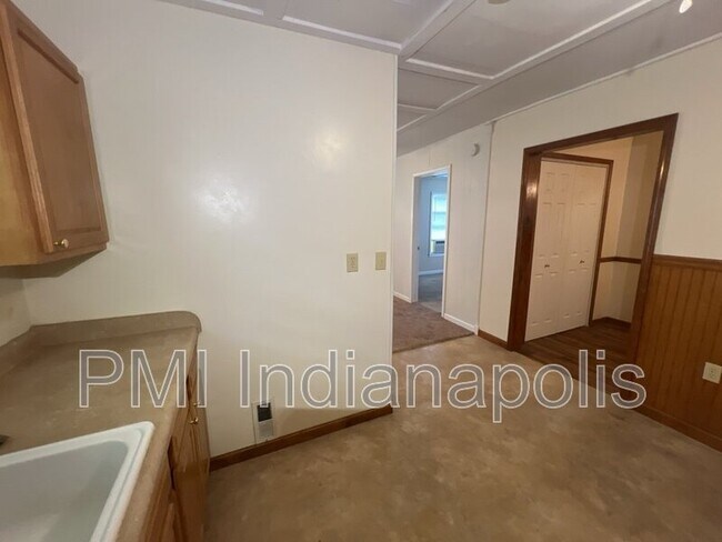 Building Photo - 629 N Willow St