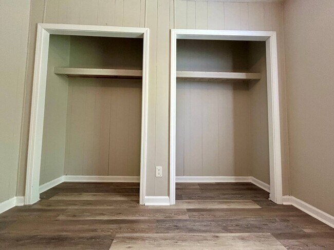 Building Photo - 26 White Oak Village