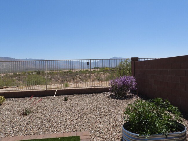 Building Photo - 3 Bedroom 2 Bathroom