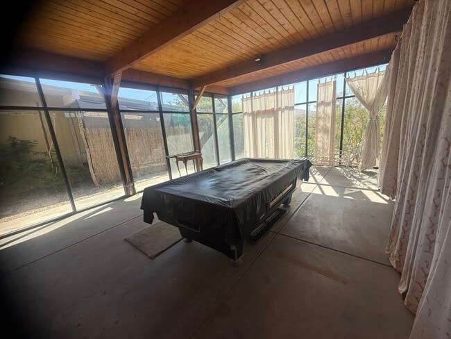 Building Photo - High Desert Retreat- 3 Bedrooms, 2 Bathroo...