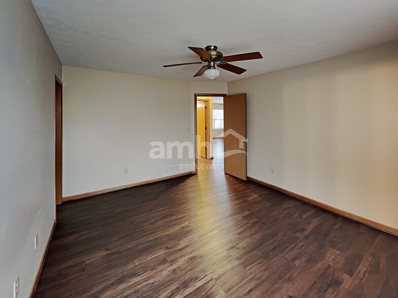 Building Photo - 1465 Pinestone Dr