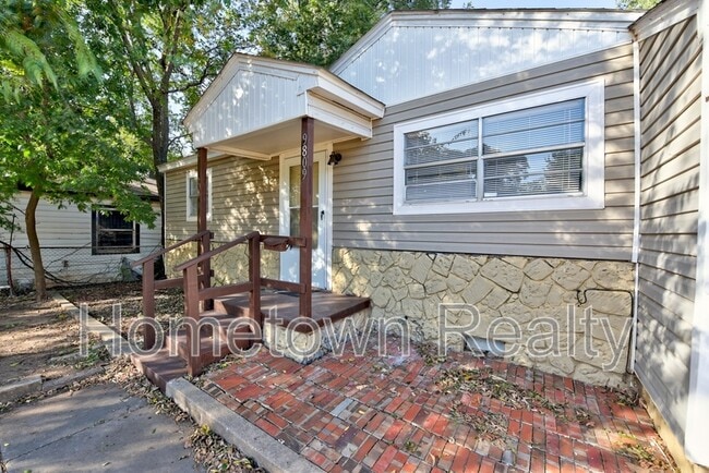 Building Photo - 9809 N McKinley Ave