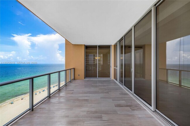 Building Photo - 17749 Collins Ave
