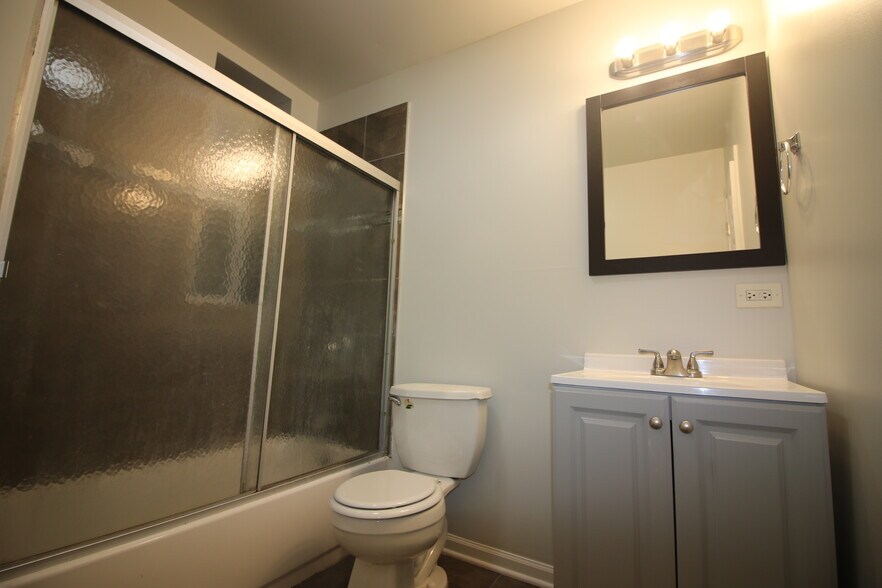 Building Photo - 1408 N Maplewood Ave