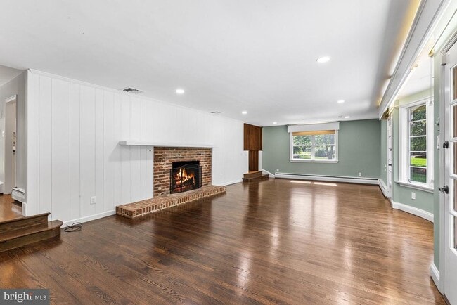 Building Photo - 749 Bair Rd