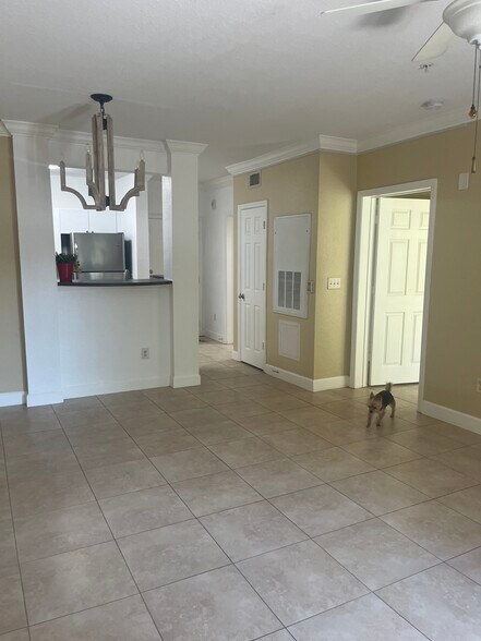 Building Photo - 304 E South St