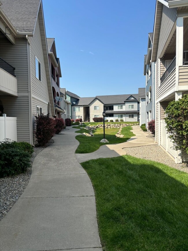 Building Photo - PROMENADE LOOP CONDO (RPM#154)