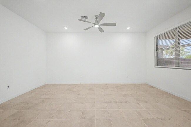 Building Photo - 35455 W Cartegna Ln