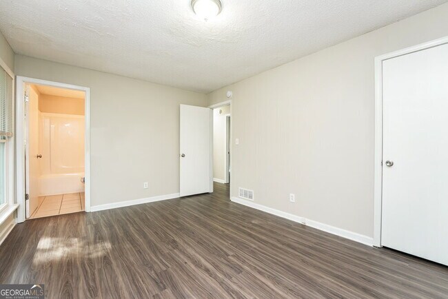Building Photo - 2606 Northbrook Rd