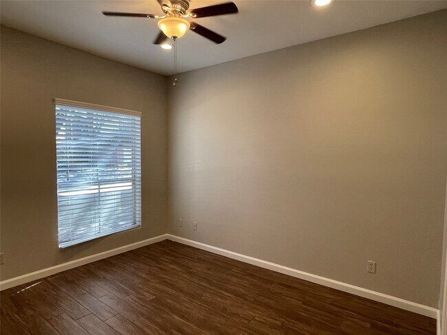 Building Photo - 6500 Harbor Town Dr