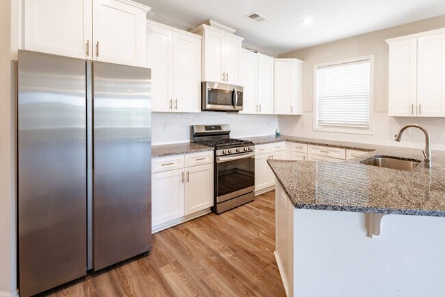 Building Photo - 812 Justify Lp