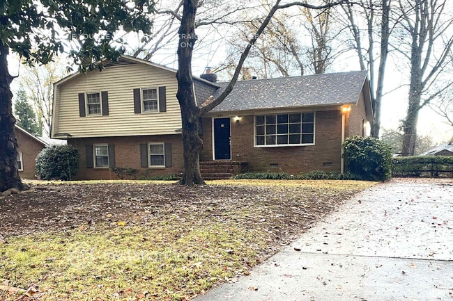 Building Photo - 1447 McIlroy Rd