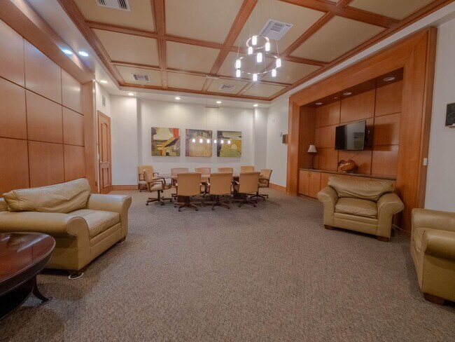 Building Photo - 2110 W 1st