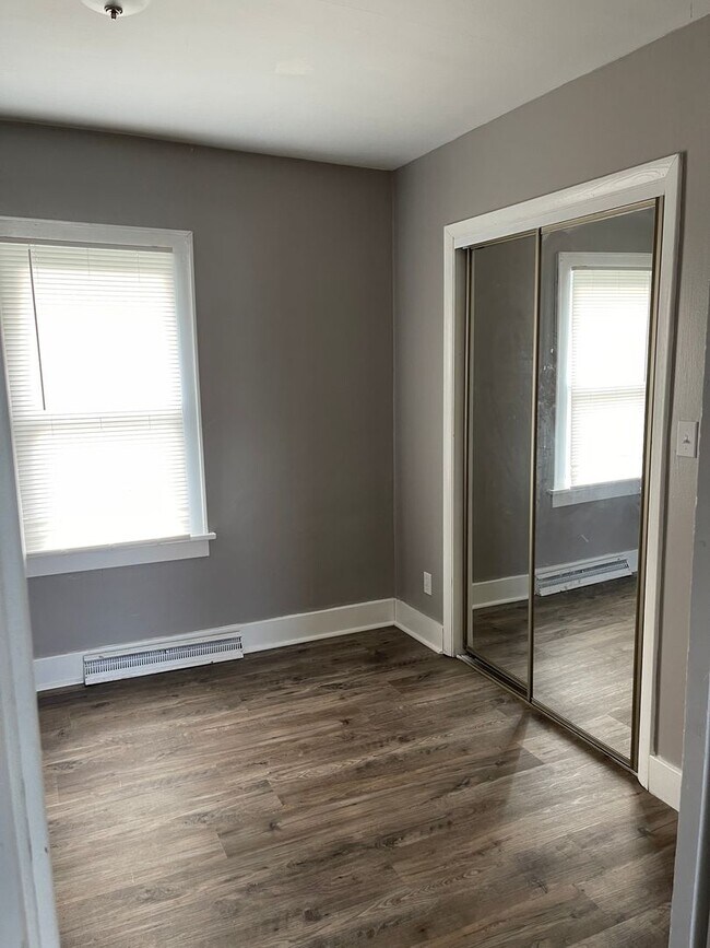 Building Photo - 612 S 8th St