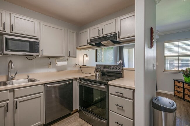 Building Photo - Villas at Kenolio Furnished Two Bedroom Tw...