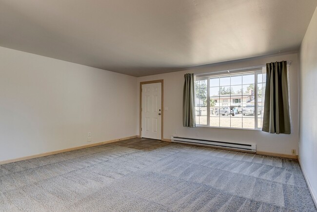 Building Photo - Single Level Pet Friendly Home near Ft. Nu...