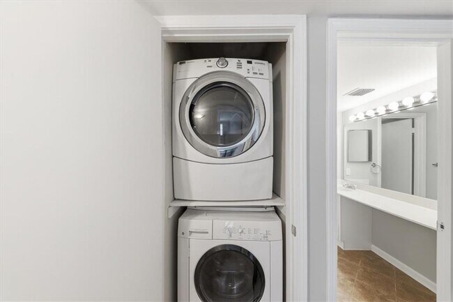 Building Photo - 54 La Rue Pl NW