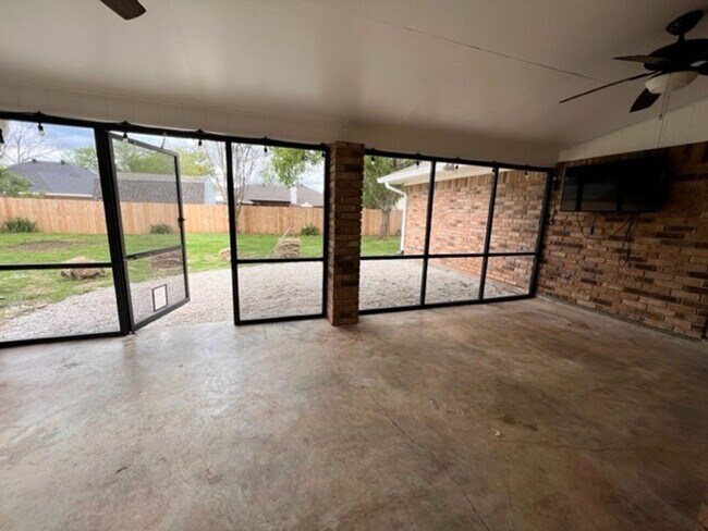 Building Photo - 7642 Chesapeake Dr