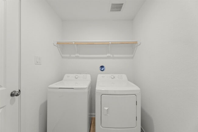 Building Photo - 16854 Great Highlands Dr