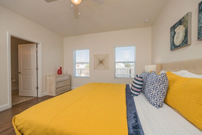 Building Photo - 6832 Middleton Ave