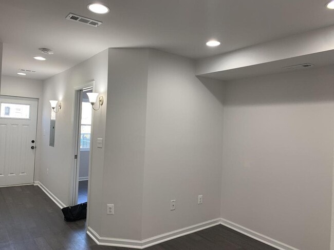 Building Photo - 1223 16th St NE