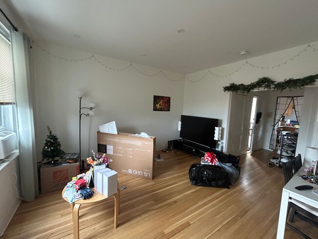 Building Photo - Brighton 2 Bed – Heat & Hot Water Included – No Broker Fee